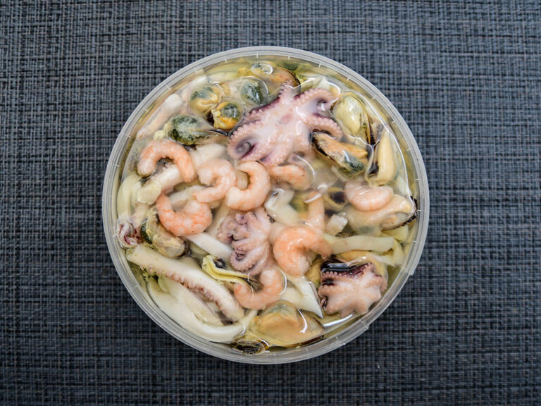 Коктейль с щупальцами кальмара